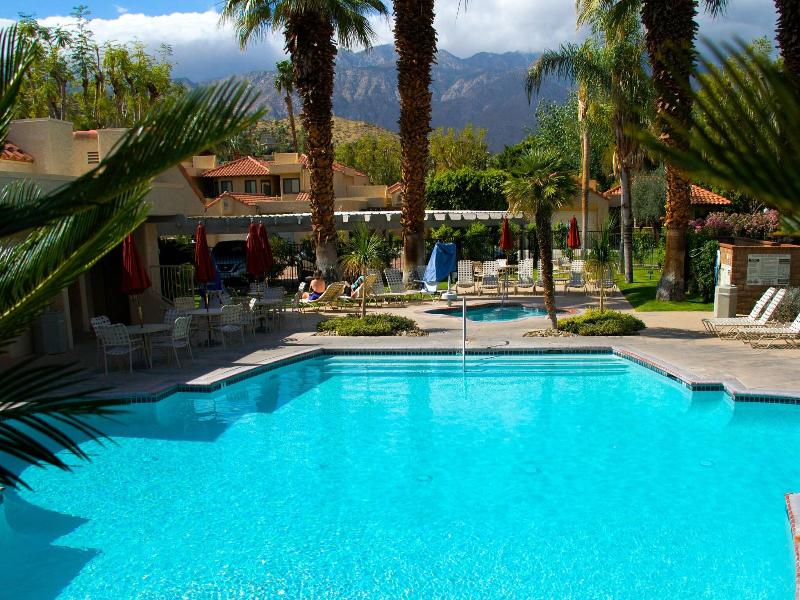 Oasis Resort - last minute hotel in Palm Springs