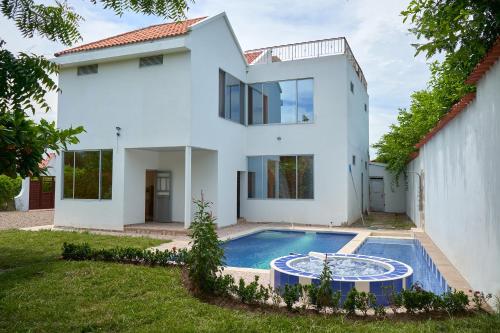 Casa vacacional Girardot 5 habit — 4-Star Luxury Hotel in Girardot City, Colombia