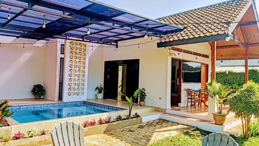 Anteng Villa — 4-Star Luxury Hotel in Bandung, Indonesia