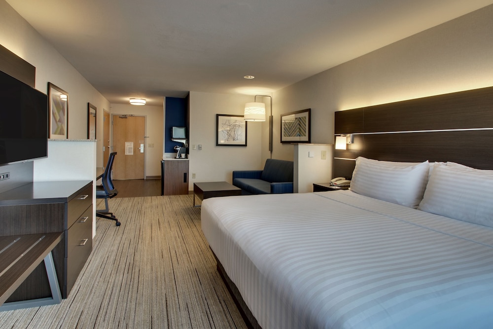 Holiday Inn Express & Suites Morris by IHG - photo 15