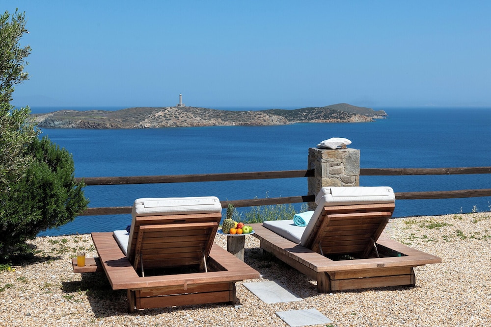 Aegean View Seaside Apartment Syros — 4-Star Luxury Hotel in Ano Syros, Greece