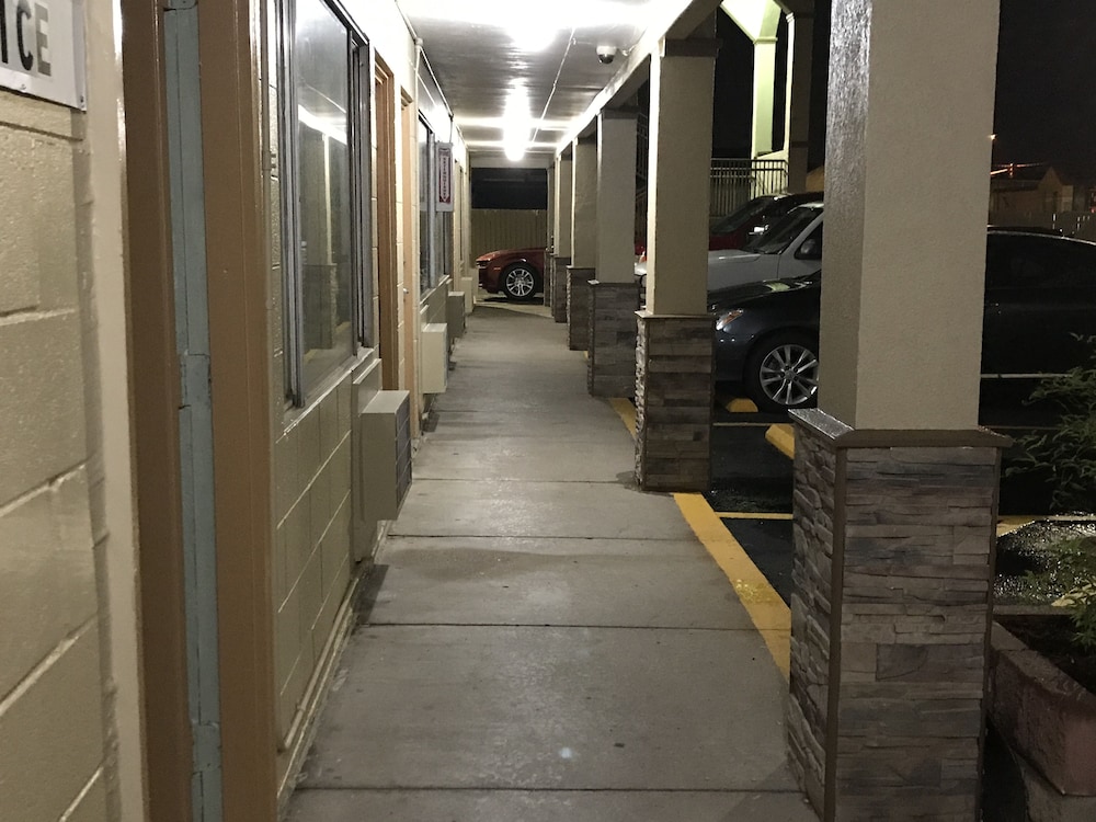 Hutchinson Inn - photo 29