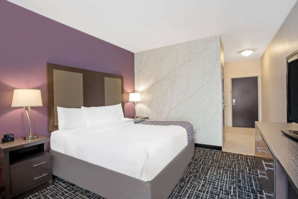 La Quinta Inn & Suites by Wyndham York - photo 14