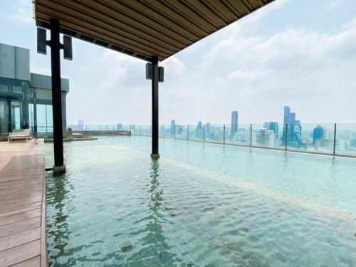 Stylish Modern 1BR BTS Phrom Phong Ultra Fast WiFi