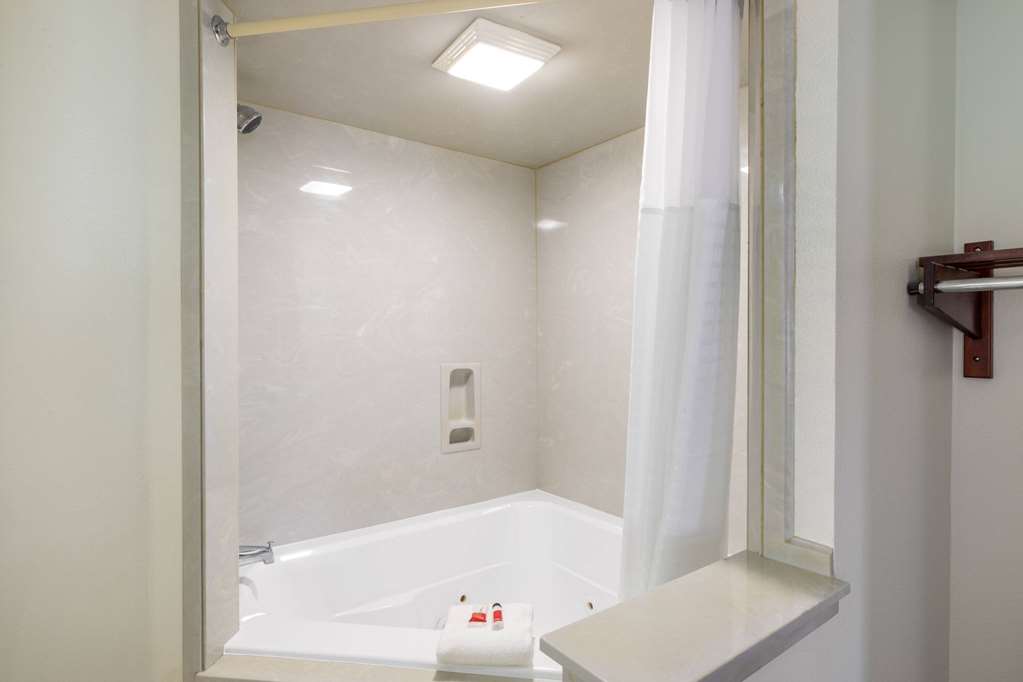 Baymont by Wyndham Biloxi Ocean Springs - photo 22