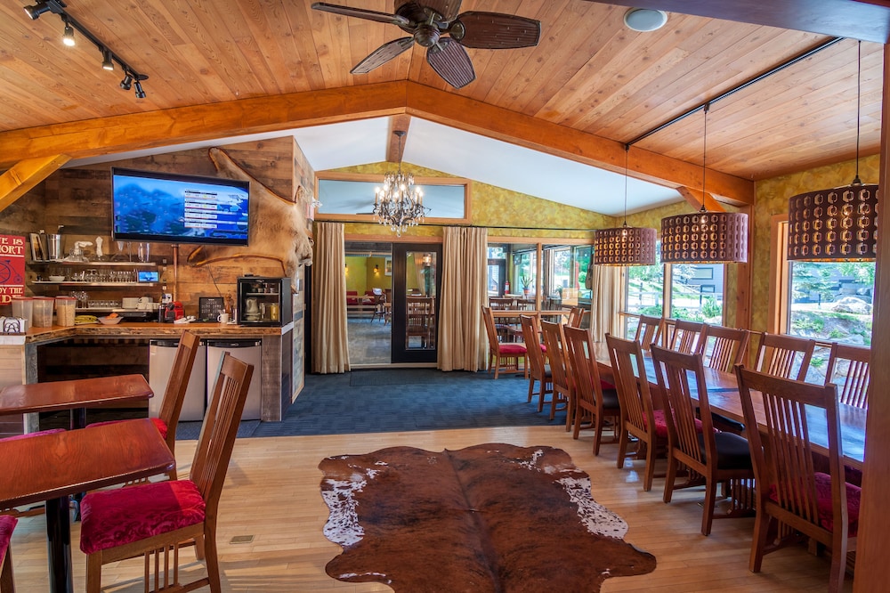 Earl Grey Lodge — Invermere — photo 3