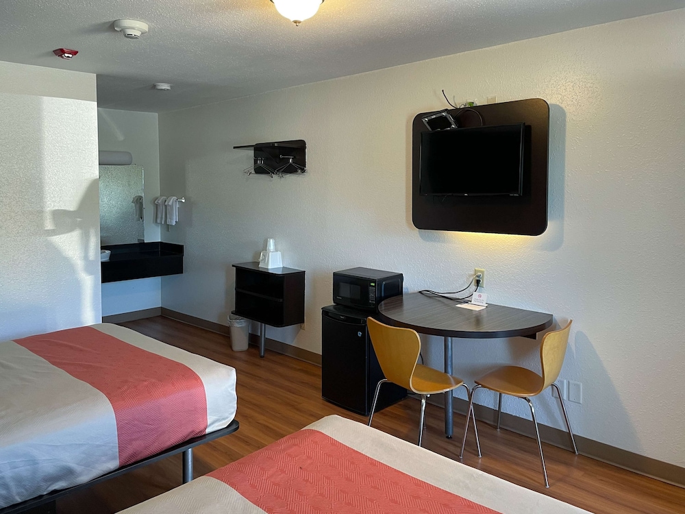 Motel6 Cameron MO - photo 6