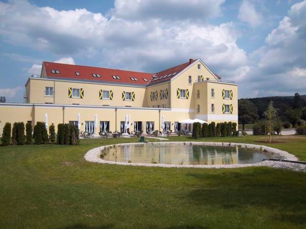 Grandhotel Niederosterreichischer Hof — Lanzenkirchen