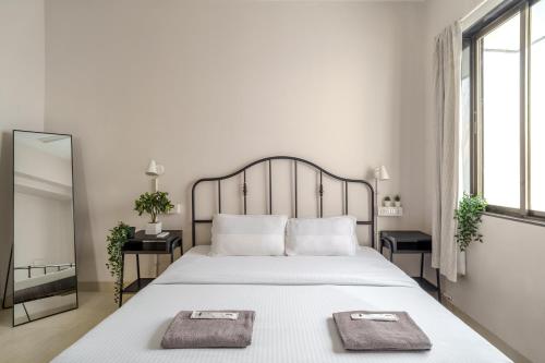 Quirky 1BHK Bandra W by The Bombay Home Company