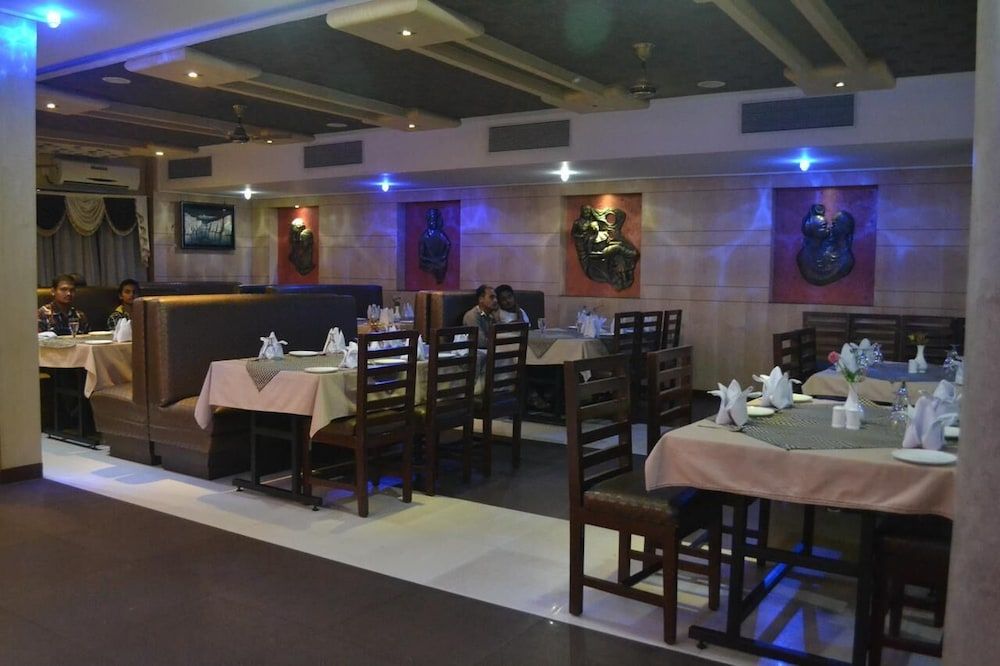 Hotel Vinayak Palace in Bilaspur, India