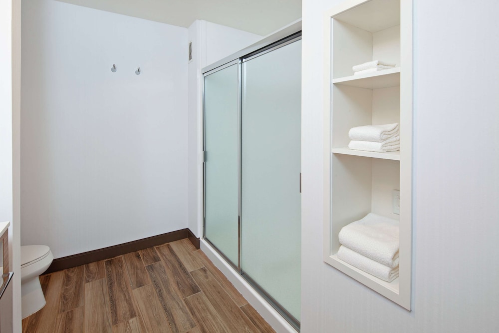 Hampton Inn & Suites Chino Hills - photo 19