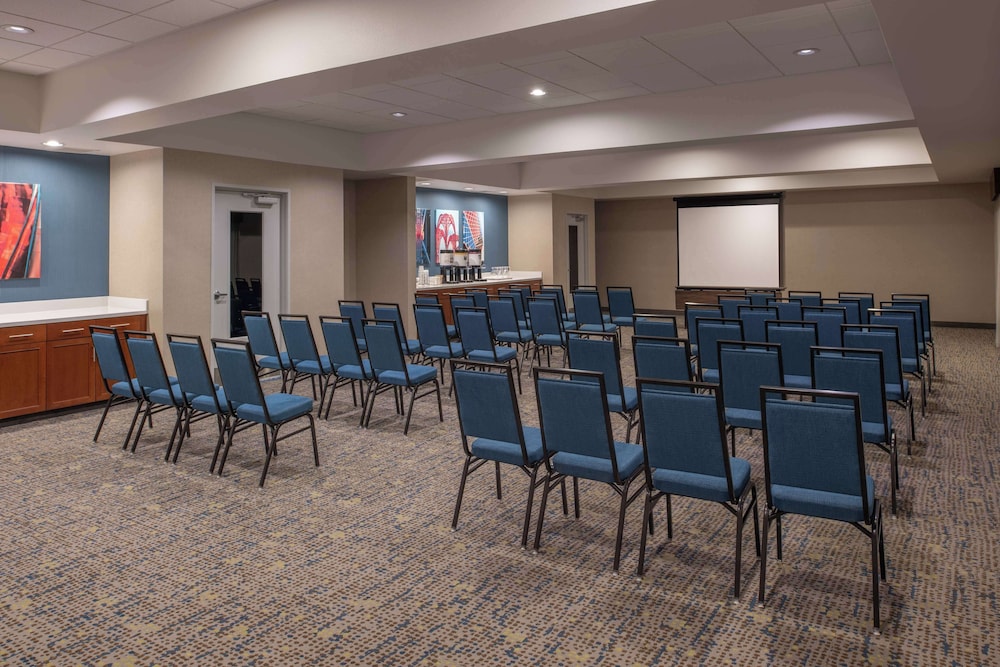 Hampton Inn & Suites Seattle Airport 28th Ave - photo 25