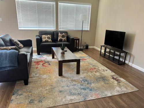 Serene 2bed 1bath condo with parking — 4-Star Luxury Hotel in Fresno, United States