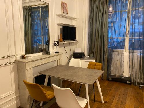 Apartment Passy — 4-Star Luxury Hotel in Paris, France