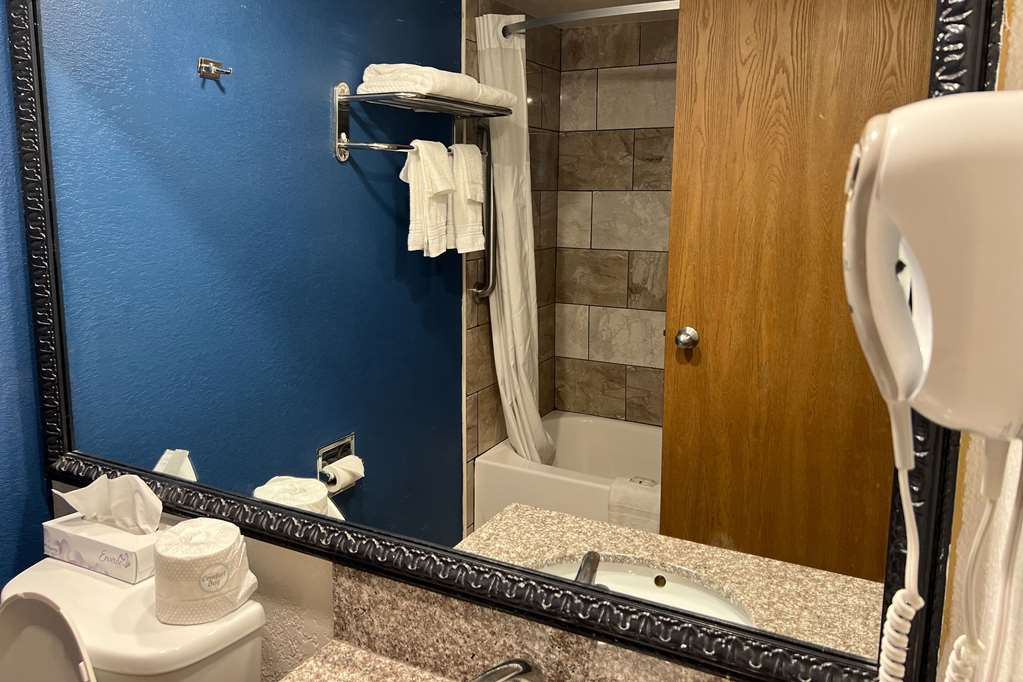 Econo Lodge Louisville East - photo 4