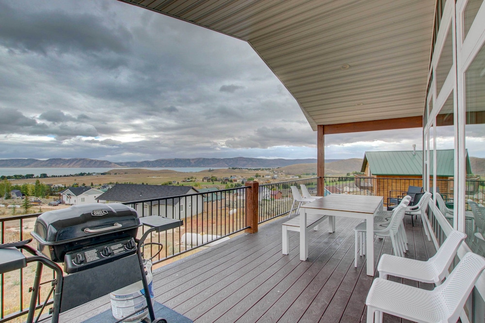 Lake View Escape with Private Beach Resort Access - photo 10