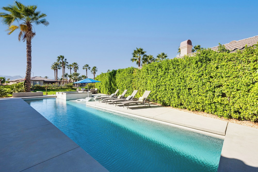 Walk to Coachella & Stagecoach: Festival Retreat in Indio, United States