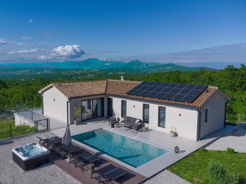 Villa TonKa with jacuzzi sauna and private pool — 4-Star Luxury Hotel in Labin, Croatia