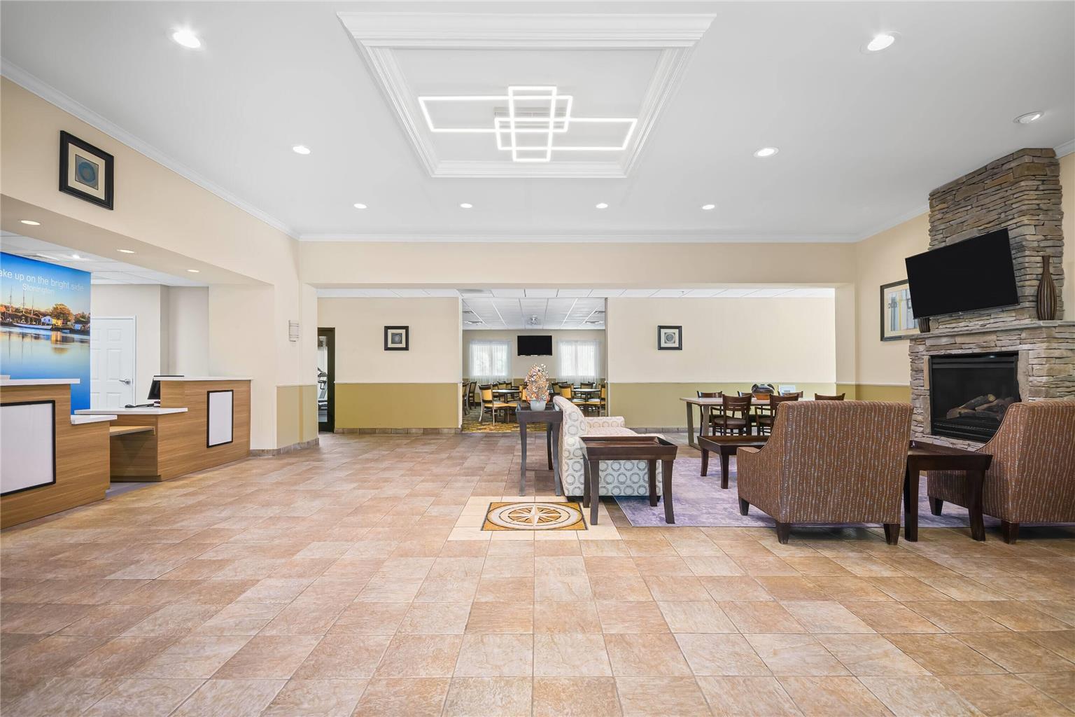 La Quinta Inn & Suites by Wyndham Stonington Mystic Area - photo 5