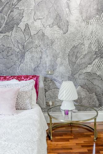 Interno 3 with large garage 5' walk from the center — 4-Star Luxury Hotel in Verona, Italy