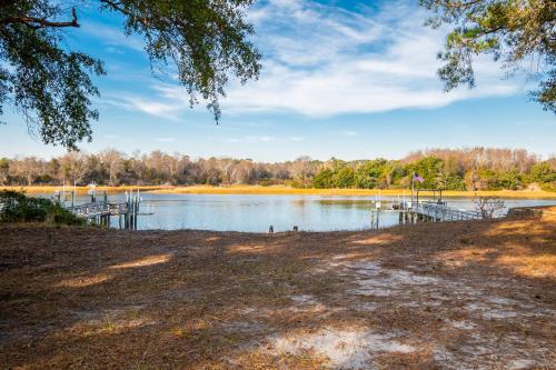 Woodlands Wonder by Oak Island Accommodations - photo 23
