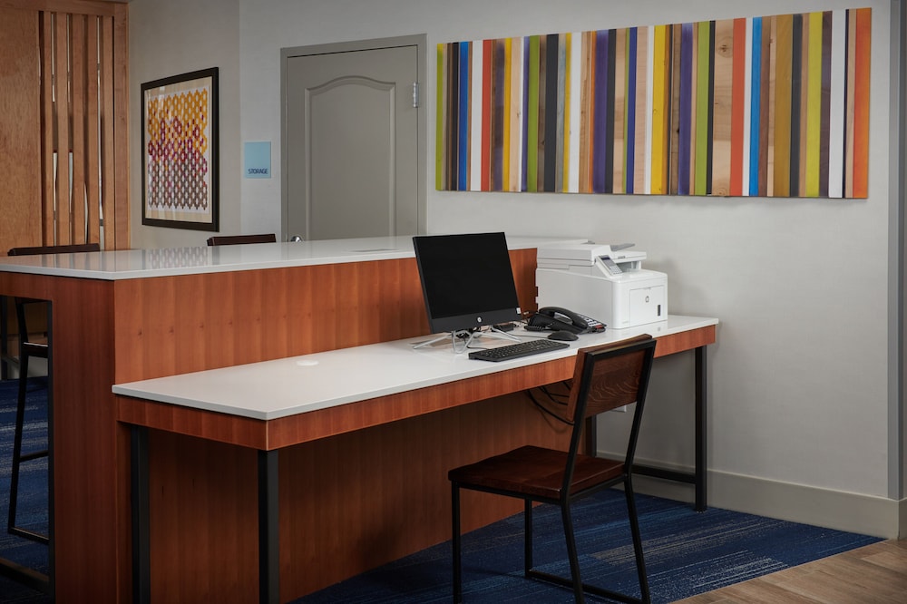 Holiday Inn Express Amherst Lockport by IHG - photo 23