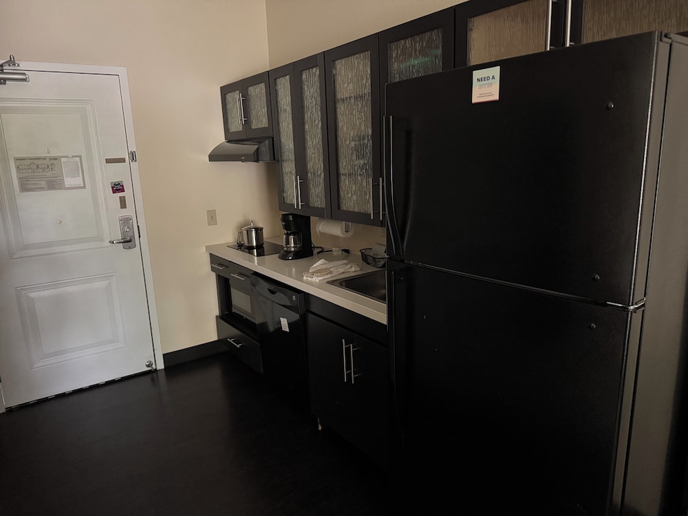 Candlewood Suites Newark South University Area by IHG - photo 9