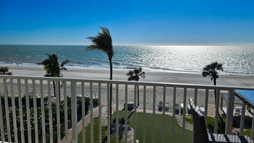 Sunset and Beach view apartment 402 — 4-Star Luxury Hotel in Longboat Key, United States