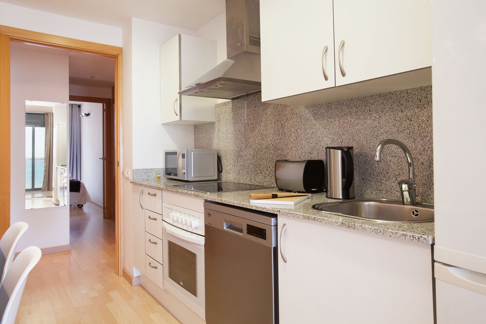 Apartment Beach Front Canet — Canet De Mar — photo 5