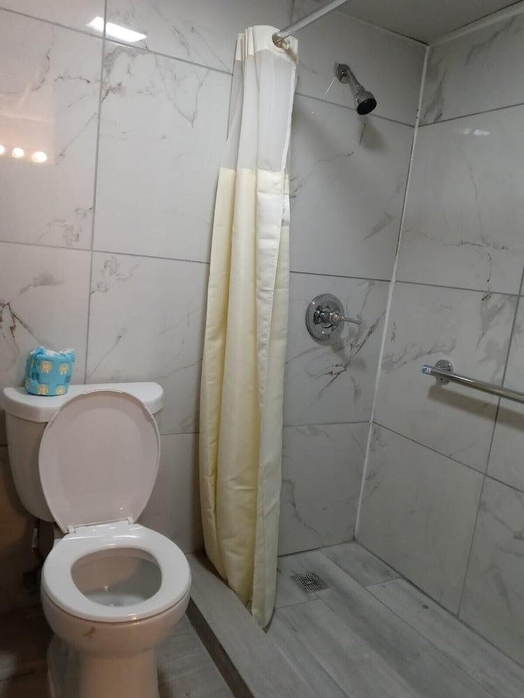 Peachtree Inn & suites - photo 33