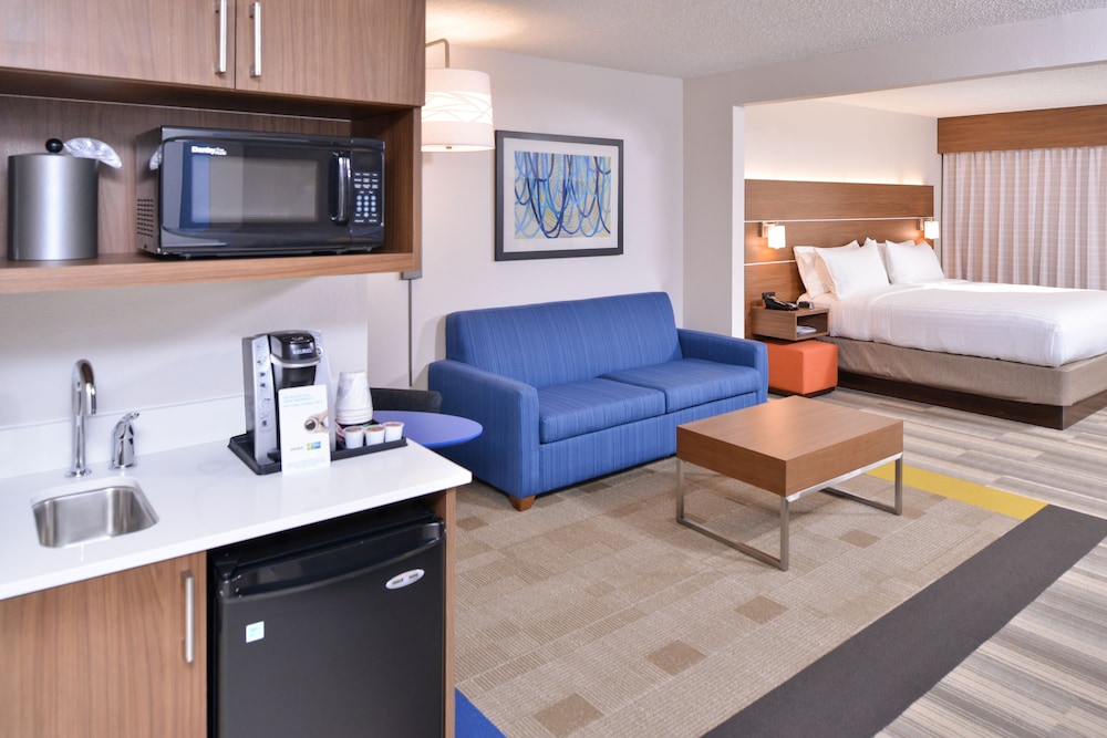 Holiday Inn Express & Suites Indianapolis Dtn Conv Ctr Area by IHG - photo 24