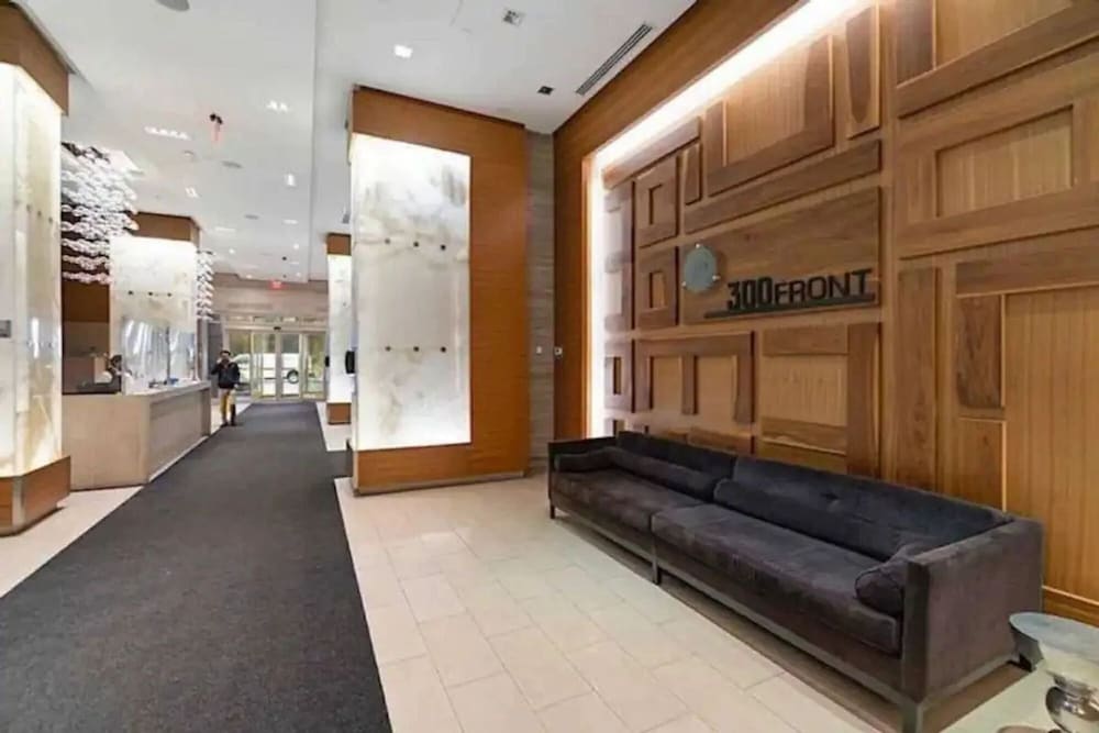 Lanterra Downtown Cn Tower in Toronto, Canada