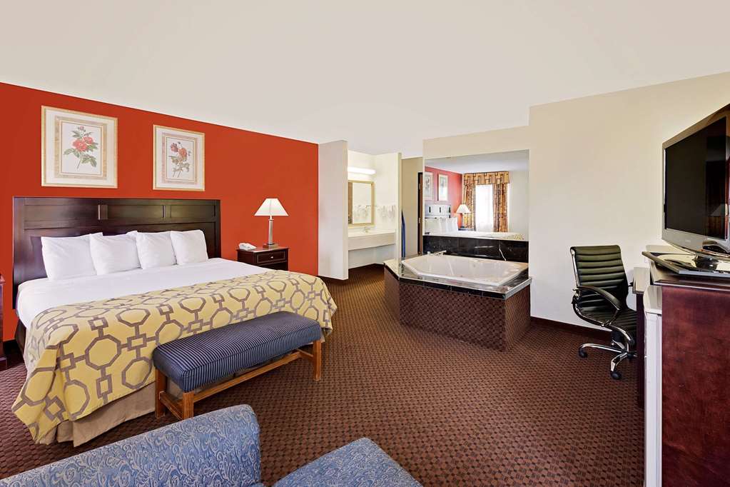 Baymont by Wyndham Battle Creek Downtown - photo 12