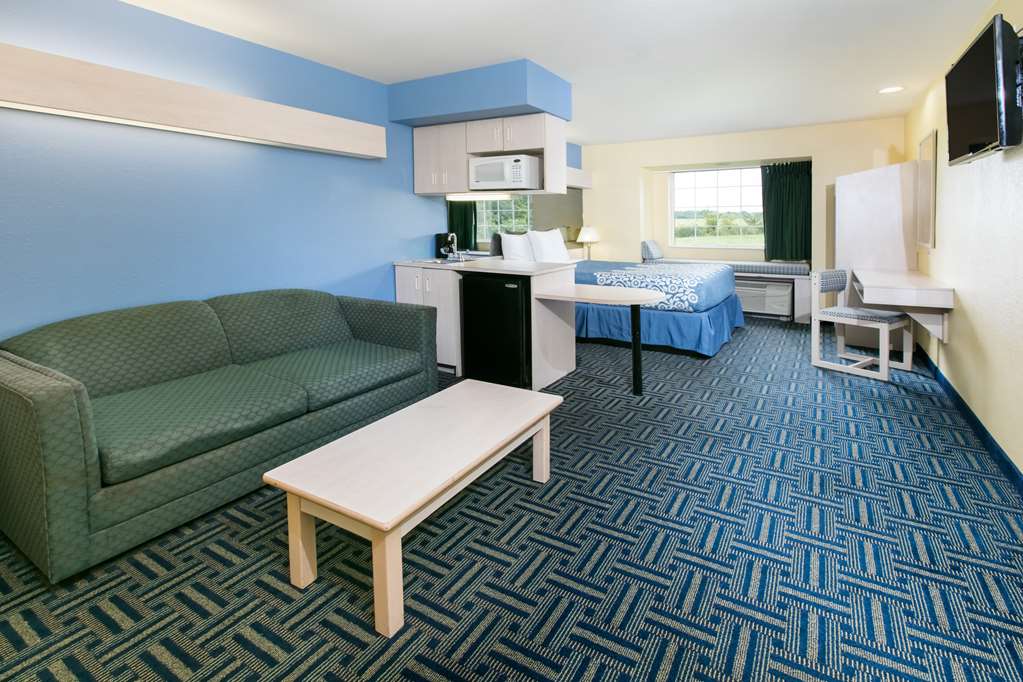 Days Inn & Suites by Wyndham Pryor - photo 7
