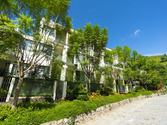 Baihua Shanju Hotel in Luzhang, People's Republic of China