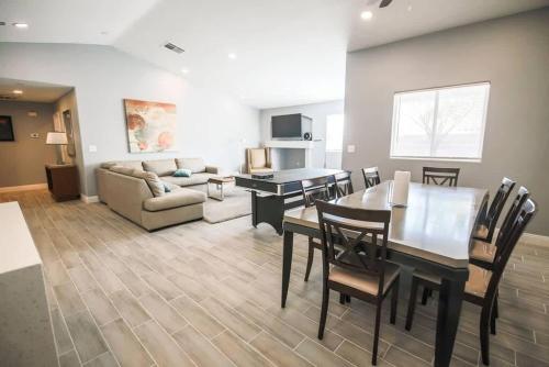 Spacious Stylish and Convenient - last minute hotel in Las Vegas