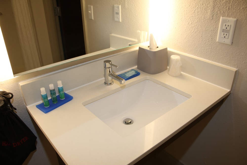 Holiday Inn Express & Suites Douglas by IHG - photo 30