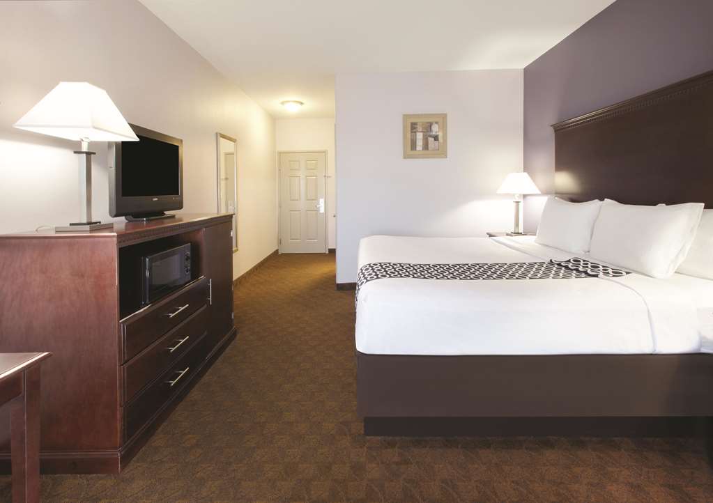 La Quinta Inn & Suites by Wyndham Corsicana - photo 13