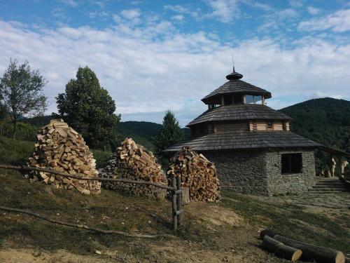 To Lem Ande in Perechyn, Ukraine