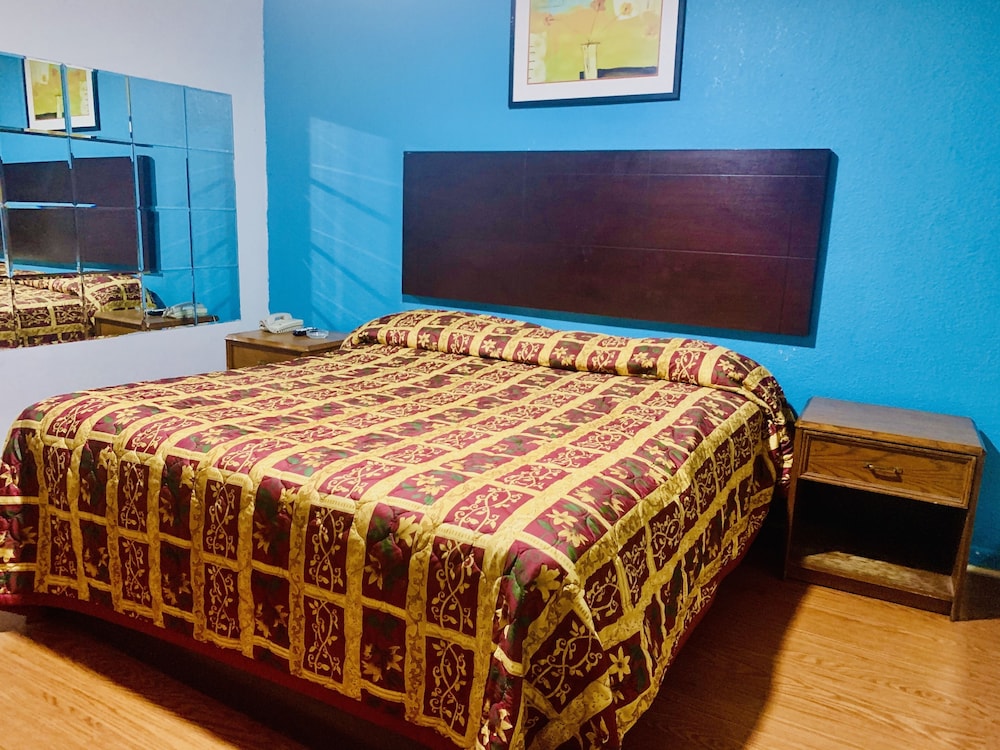 Embassy motel - last minute hotel in Dallas