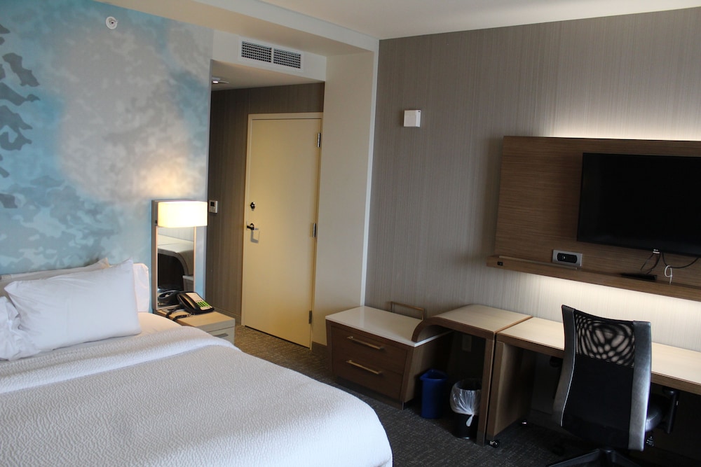 Courtyard Muncie at Horizon Convention Center - photo 10