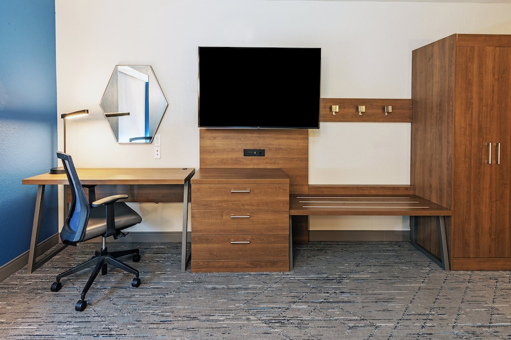 Holiday Inn Express & Suites Tulsa S Broken Arrow Hwy 51 by IHG - photo 23