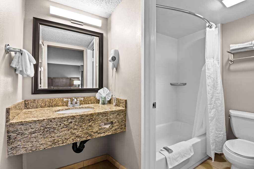 Best Western Los Alamitos Inn & Suites - photo 42