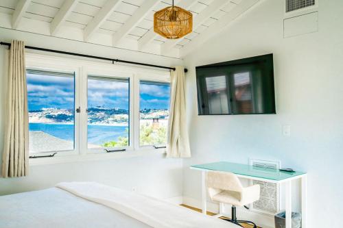 Blue Water View Condo in Prime Coastal Locale — 4-Star Luxury Hotel in San Diego, United States