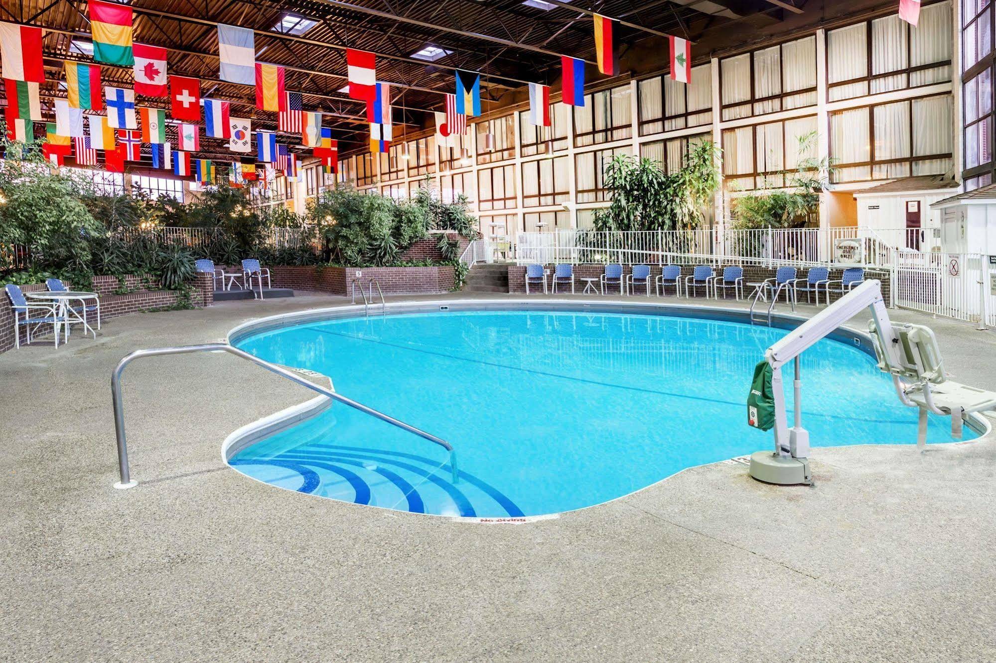 Travelodge Peoria Hotel And Conference Center - photo 8