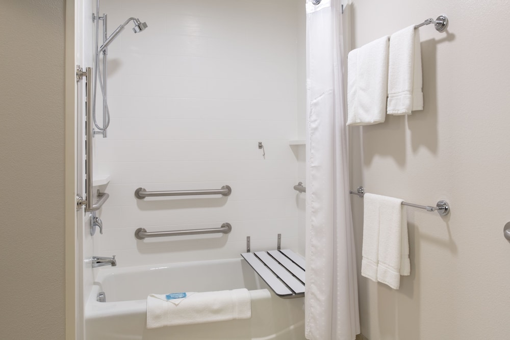 Holiday Inn Express and Suites Lincoln I 80 by IHG - photo 21