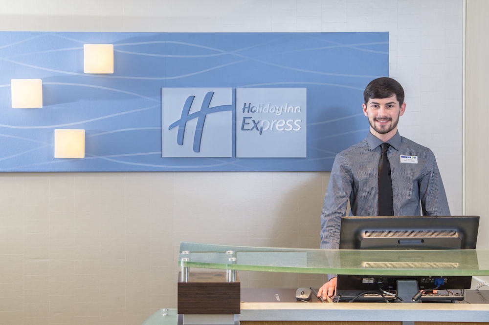 Holiday Inn Express Hotel & Suites Oxford by IHG - photo 42