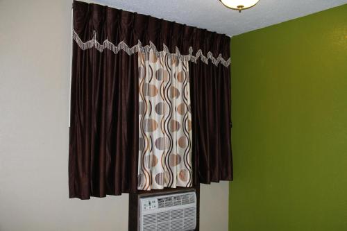 Lodge Usa Motel - photo 20