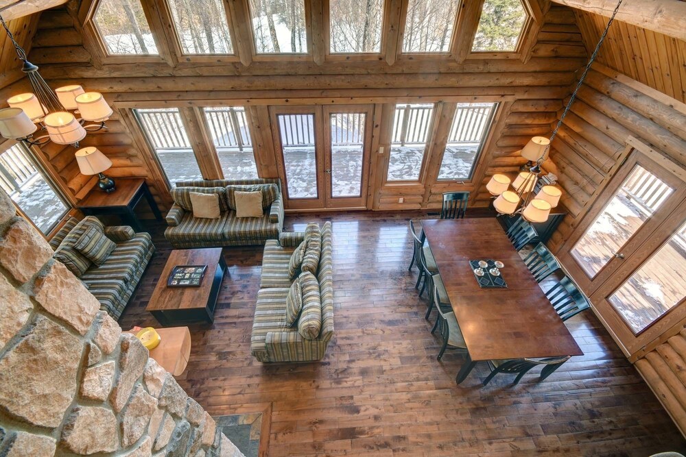 Chalet Sora — 4-Star Luxury Hotel in Labelle, Canada