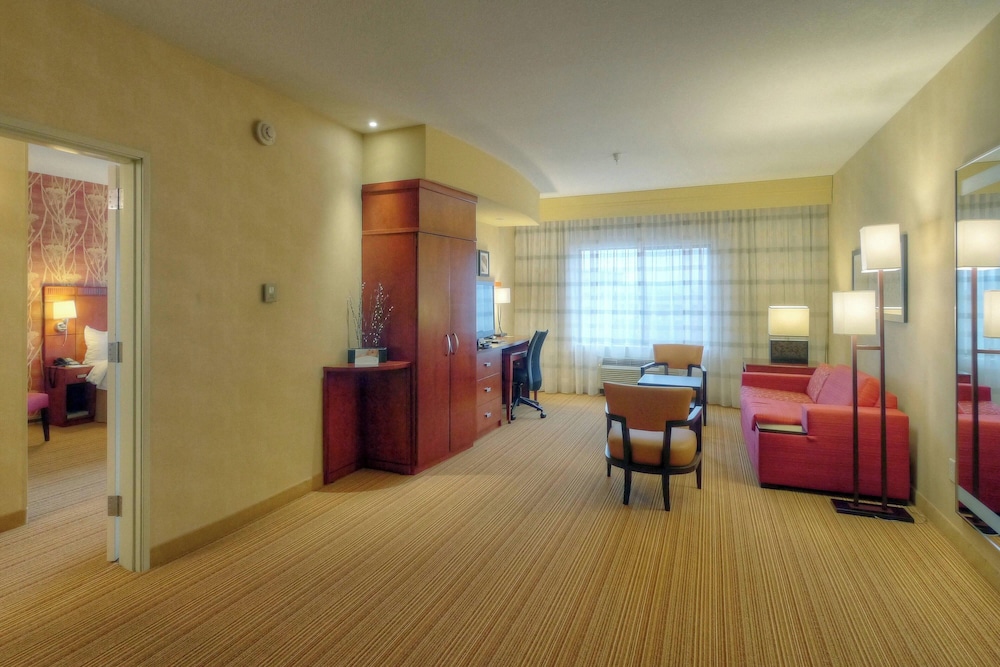 Courtyard by Marriott Medford Airport - photo 29